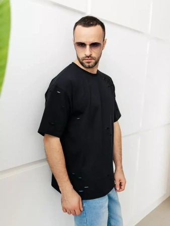 Черная футболка мужская оверсайз рваная с дырками