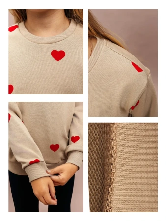 Свитшот для девочки нарядный с принтом сердечки