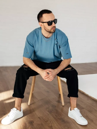 Футболка базовая рваная оверсайз с дырками