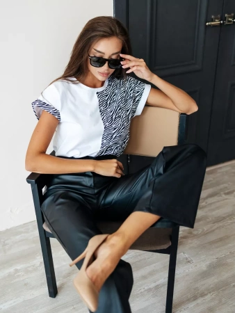 Футболка оверсайз с принтом большого размера нарядная