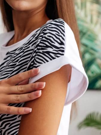 Футболка оверсайз с принтом большого размера нарядная