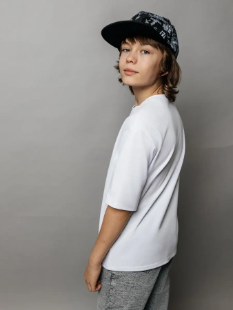 Футболка для мальчика белая оверсайз с принтом