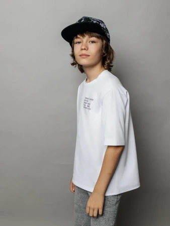 Футболка для мальчика белая оверсайз с принтом