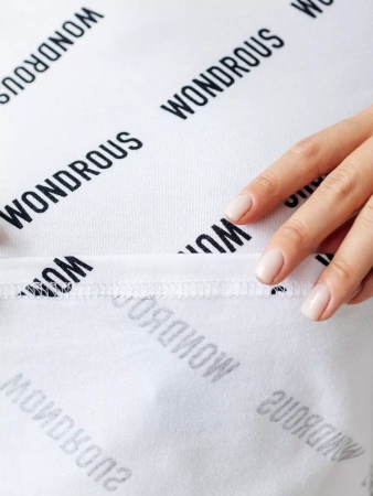 Лонгслив белый женский облегающий с принтом дк571